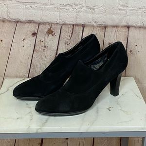 Aquitalia Suede heels size 10
